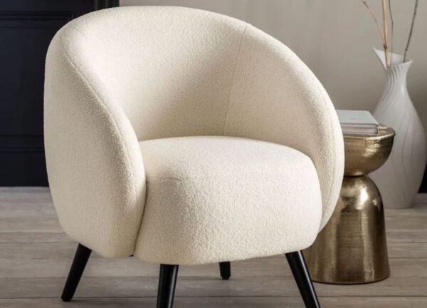 Cushioned Bedroom Lounge Chair – Cozy Seating for Relaxation