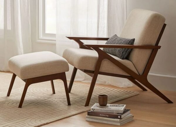 Upholstered Bedroom Chair – Soft Fabric with Wooden Legs