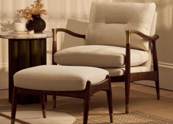 Scandi-Style Bedroom Chair – Minimalist Design, Maximum Comfort